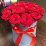 Шляпная коробка из красных роз